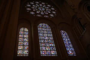 Die Glasmalereien der Kathedrale sind weithin berühmt. Foto: Stephan Bleek