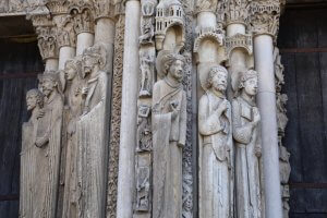 Die gotischen Die gotischen Statuen an den Portalen der Kathedrale sind gut erhalten. Foto: Stephan Bleek
